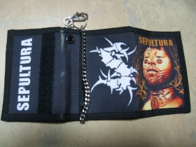 Sepultura, hrubá pevná textilná peňaženka s retiazkou a karabínkou